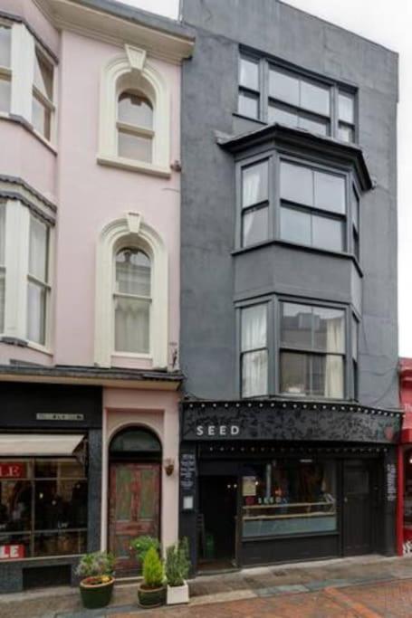 Old Fisherman Nest In Old Town Hastings Exterior photo